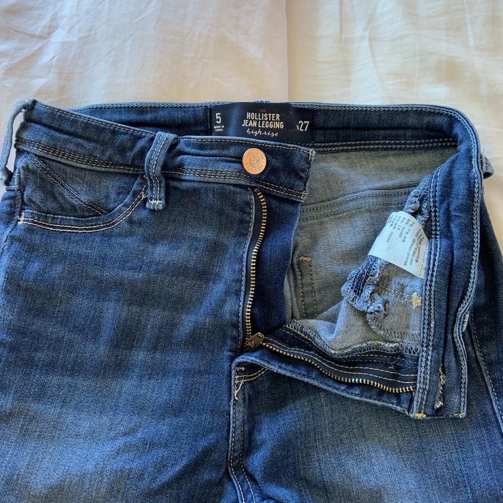 High-Waisted Ripped Jegging